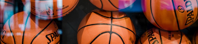 西班牙足球甲级联赛比赛，球员带球突破